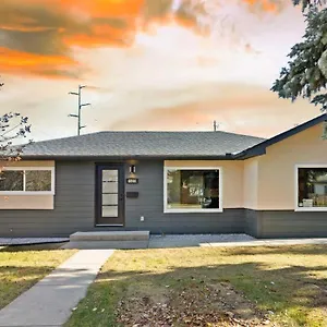 https://floras-house.calgaryhotelsearch.com